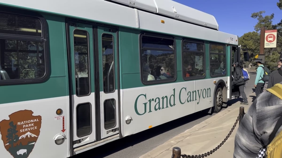 grand-canyon-shuttle-bus-hermits-rest Grand Canyon National Park shuttle bus traveling towards Hermits Rest.