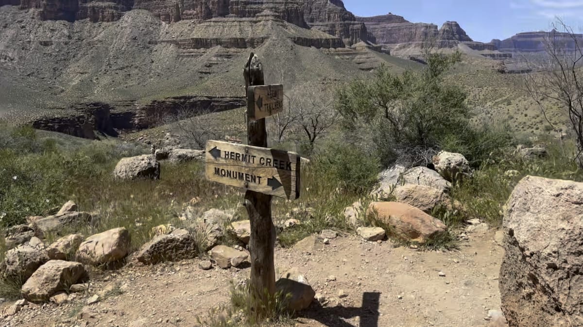 hermit-creek-monument-trail-sign-grand-canyon Trail signpost in the Grand Canyon pointing to Hermit Creek Trail and Hermit's Rest Monument.