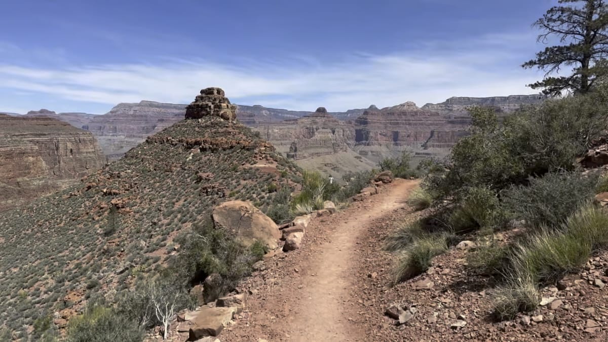 hermit-trail-grand-canyon-hiking-path Hiking path on the Hermit Trail in Grand Canyon National Park, with panoramic canyon views and rocky terrain.