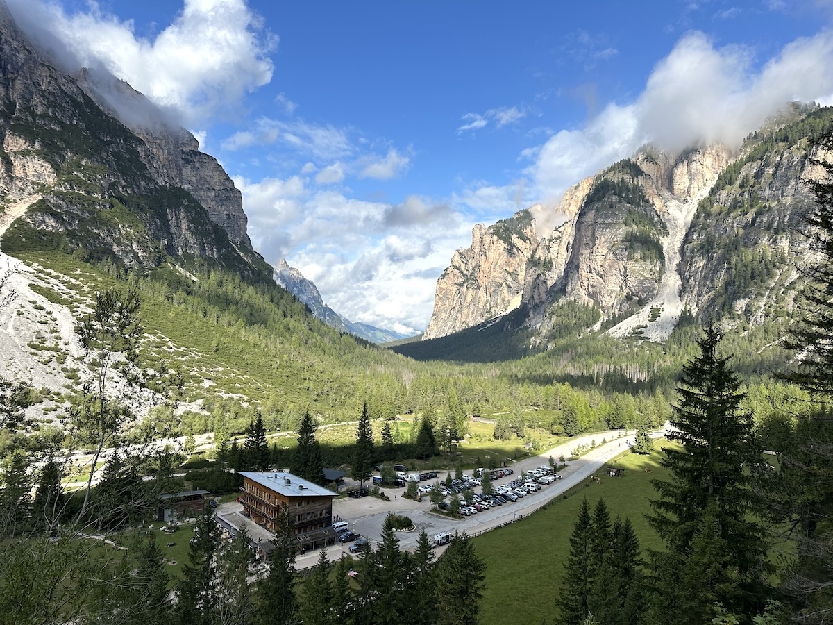 Valley with lodge and Dolomite cliffs, Alta Via 1