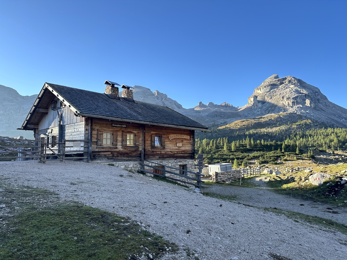 Wooden hut with Dolomite peaks on Alta Via 1