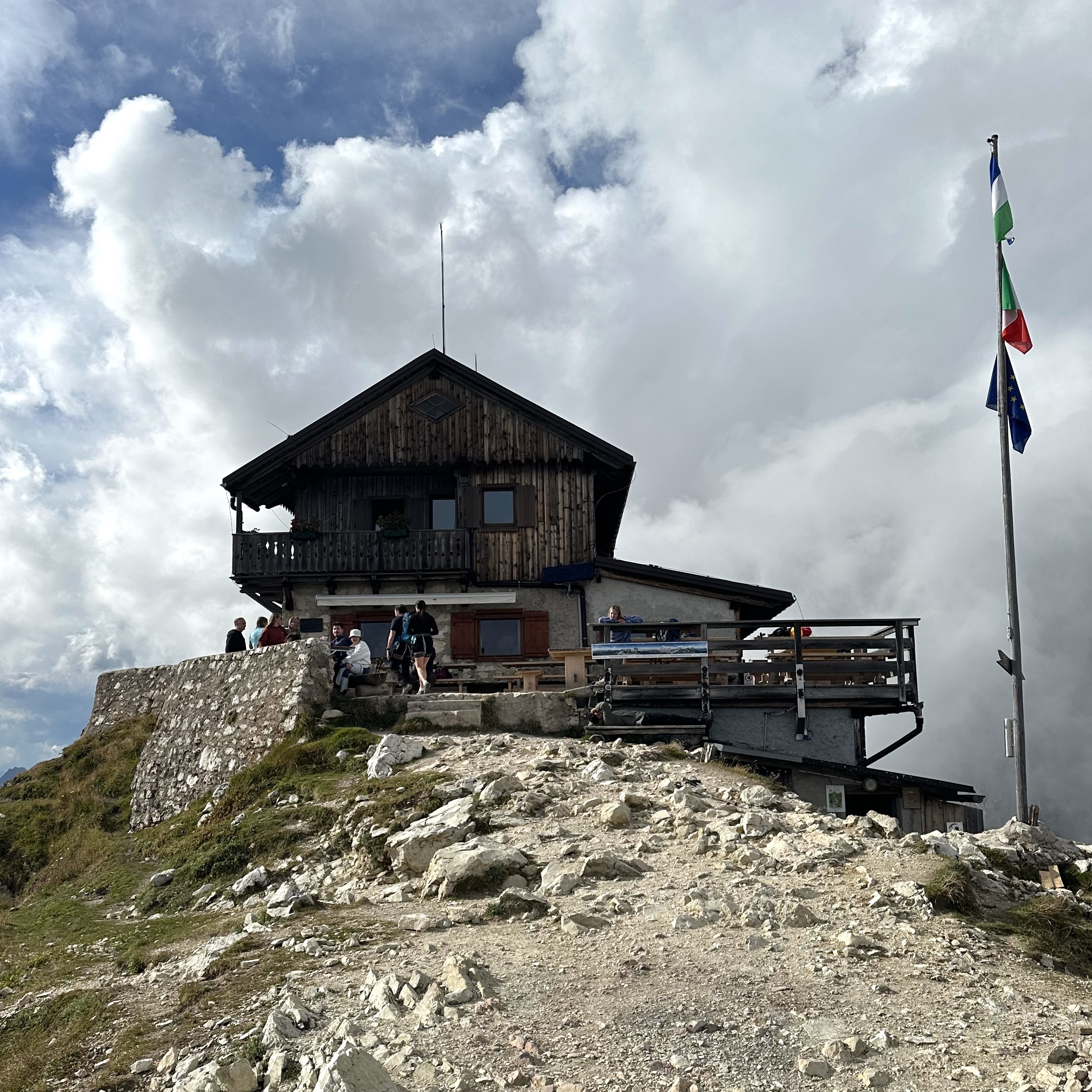 Rifugio Nuvolau on ridge