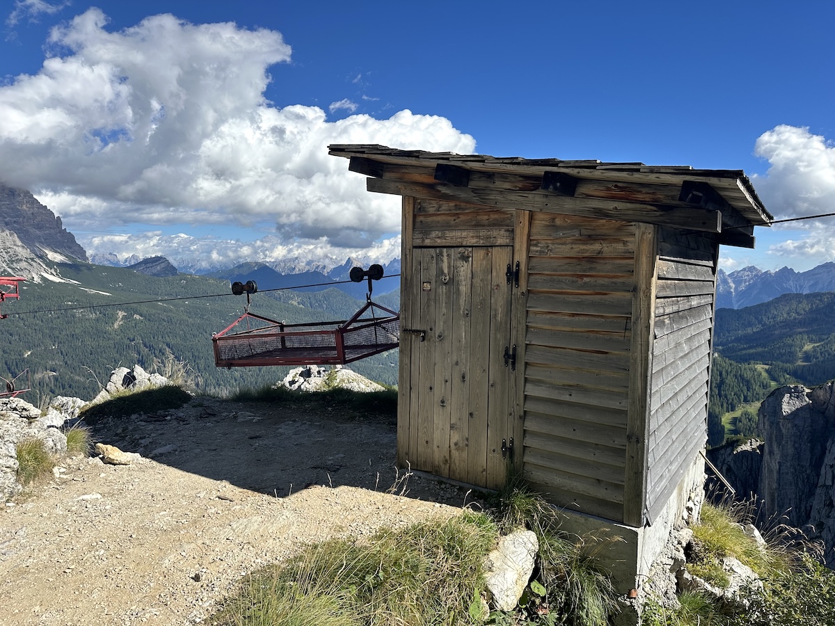 Small wooden hut with supply cable car