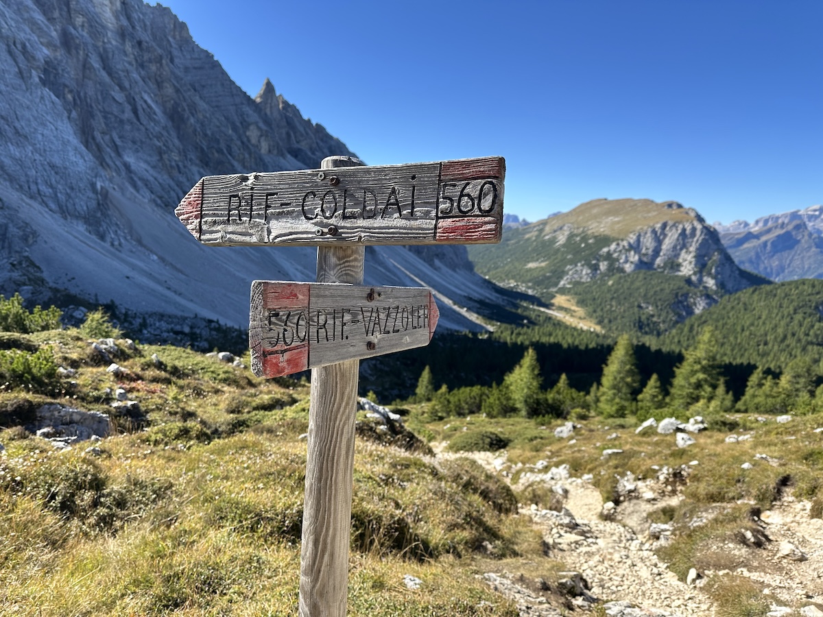 Wooden sign pointing to Rifugio Coldai and Rifugio Vazzoler