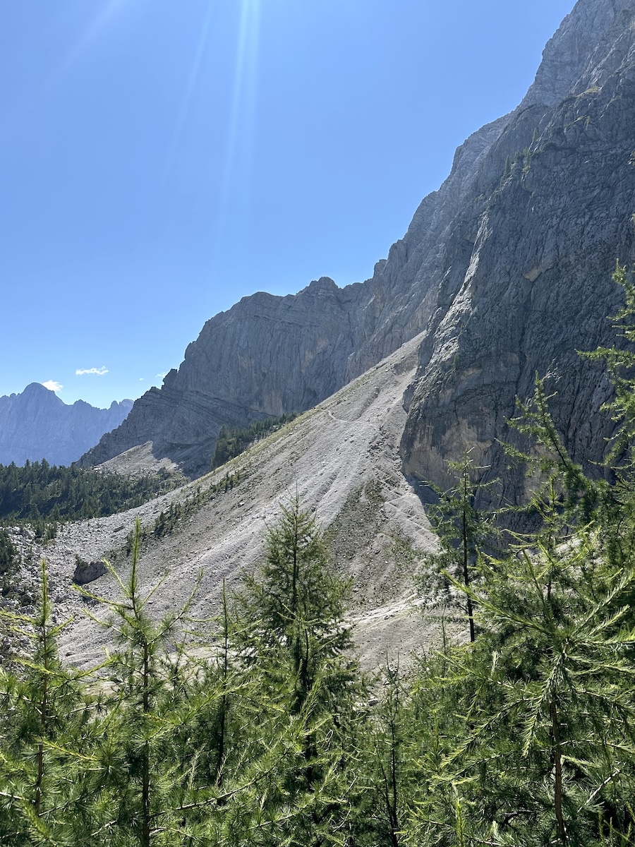 slemenova-spica-scree-slope-traverse A hiking trail traversing a scree slope below Mala Mojstrovka near Vršič Pass.